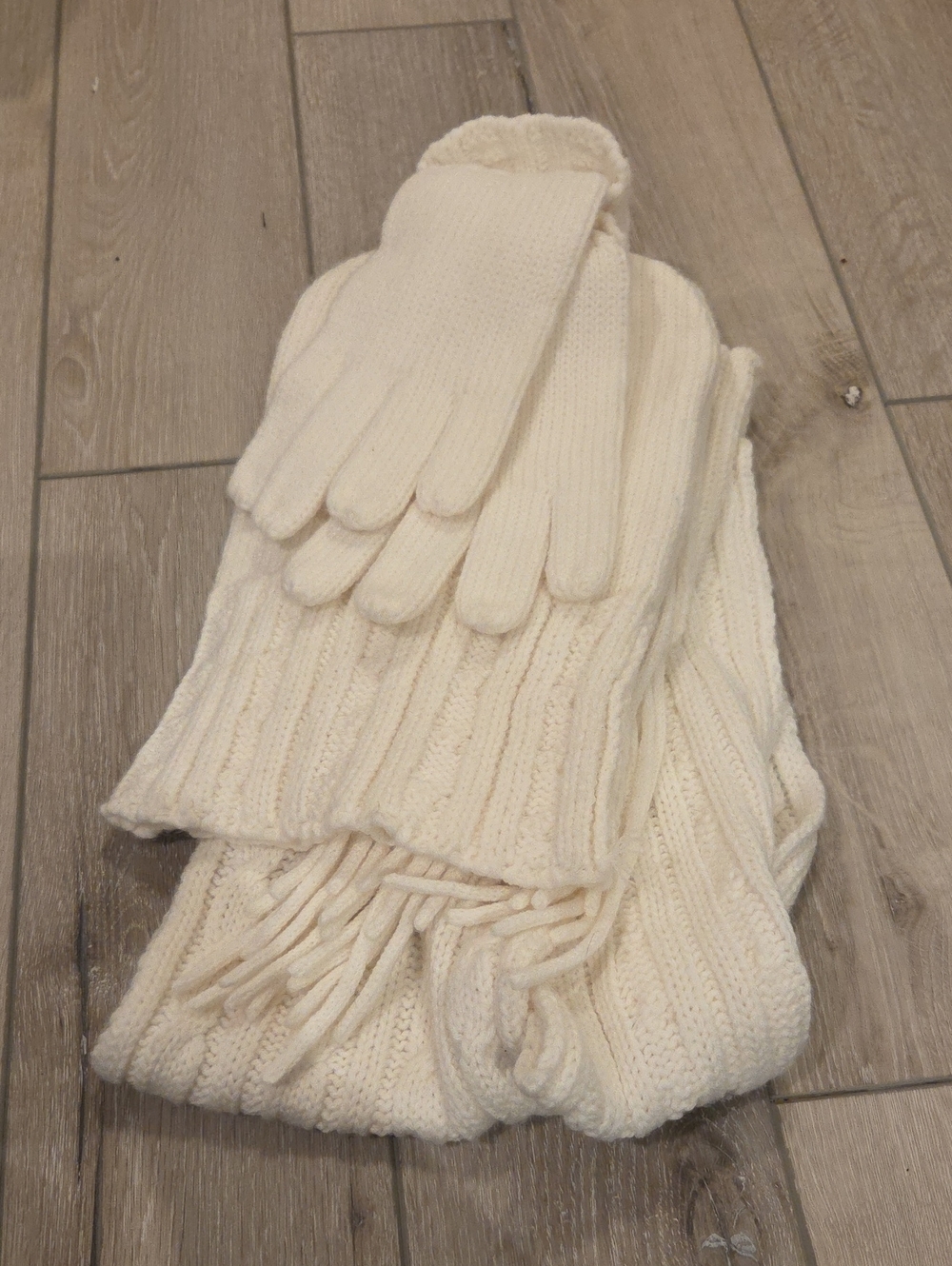 Cream Cable Knit Scarf and Gloves Set - Women Sweaters NEW